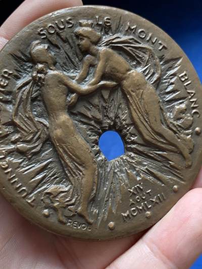 《竞宝斋》第429场 周日，周一，周二 3场连拍 （全场包邮） 1965年法国与意大利的跨国隧道勃朗峰公路隧道通车纪念铜章 187.7克 68mm