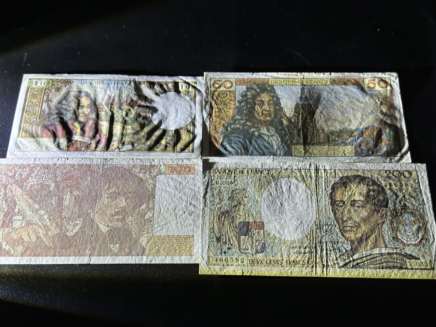 《外钞收藏家》第五百七十六期（精选场）（本平台长期征集拍品、欢迎藏友们联系合作） 法国几个版本法郎 四张一起 流通品