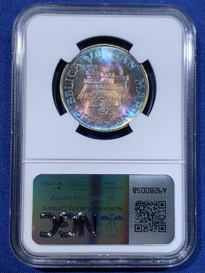 《竞宝斋》第429场 周日，周一，周二 3场连拍 （全场包邮） NGC MS66 圣马力诺1975年500里拉银币，双面蓝彩，品种基础，包浆彩不基础