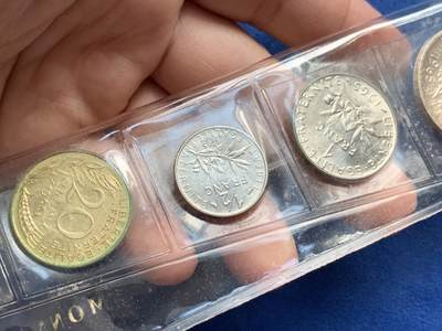 《竞宝斋》第429场 周日，周一，周二 3场连拍 （全场包邮） 法国 1965年 7枚套币 原盒 含10法郎大力神及5法郎播种女神两枚银币 币可取出 细节见图