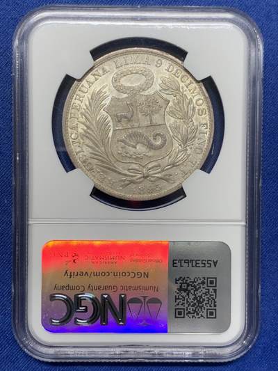 《竞宝斋》第429场 周日，周一，周二 3场连拍 （全场包邮） NGC AU58 秘鲁1895年自由女神1索尔大银币 早期高银版