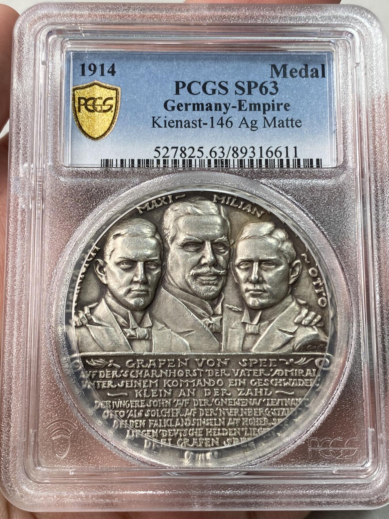 万国钱币拍卖第053期【万国秋季大拍下●周五周六两场连拍】 PCGS SP63 1914年德国海军上将马克西米利安·冯·斯佩伯爵及其儿子海因里希和奥托在福克兰群岛战役中殉国纪念大银章 卡尔哥茨异形大号经典设计名誉品种——帝国雄鹰的陨落 银质极罕见 45MM 35G 