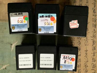 《竞宝斋》第429场 周日，周一，周二 3场连拍 （全场包邮） 六个一组 PCGS评级币正版黑色收纳盒 大号（每个可装20枚PCGS评级币）3个+ 小号（每个可装10枚PCGS评级币）3个，有使用痕迹，细节见图。