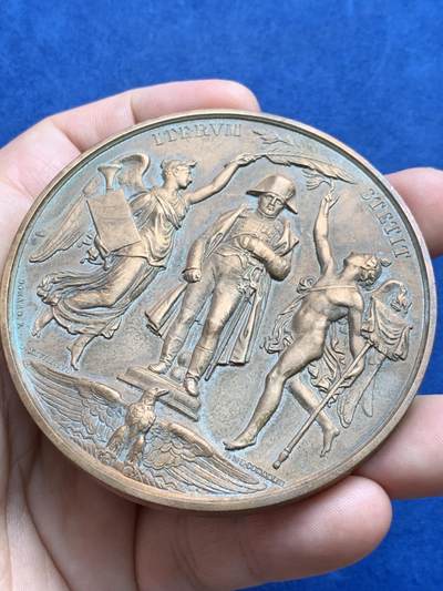 《竞宝斋》第429场 周日，周一，周二 3场连拍 （全场包邮） 路易-菲利普一世纪念拿破仑雕像重新揭幕纪念大桌牌 1968年铸 章重约206克 72.8mm 丰饶角铜标边铭