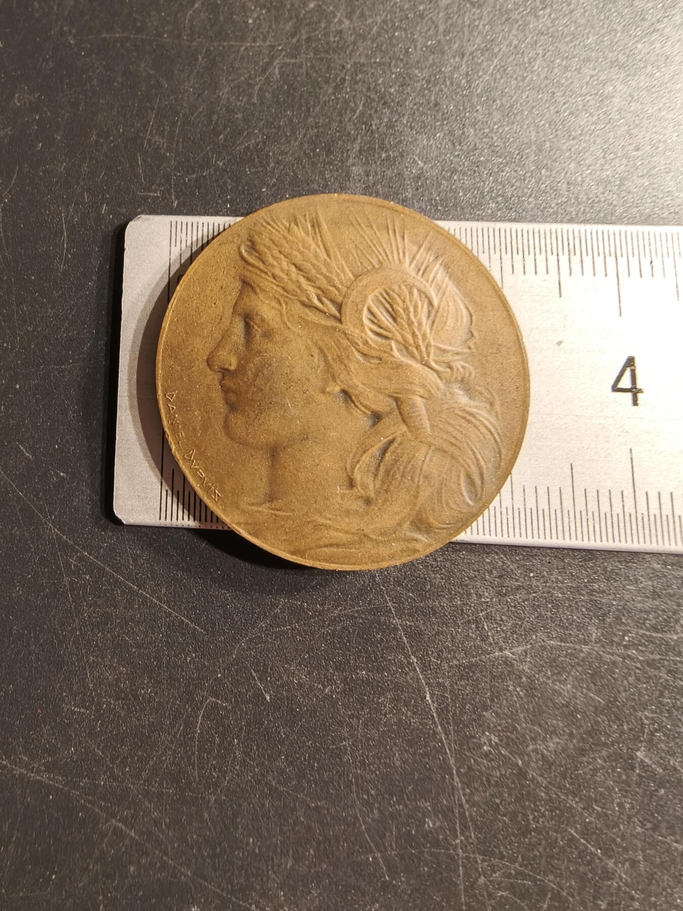 老王徽章第157期  法国1900巴黎世博会大铜章     直径32mm.   重量13.9g