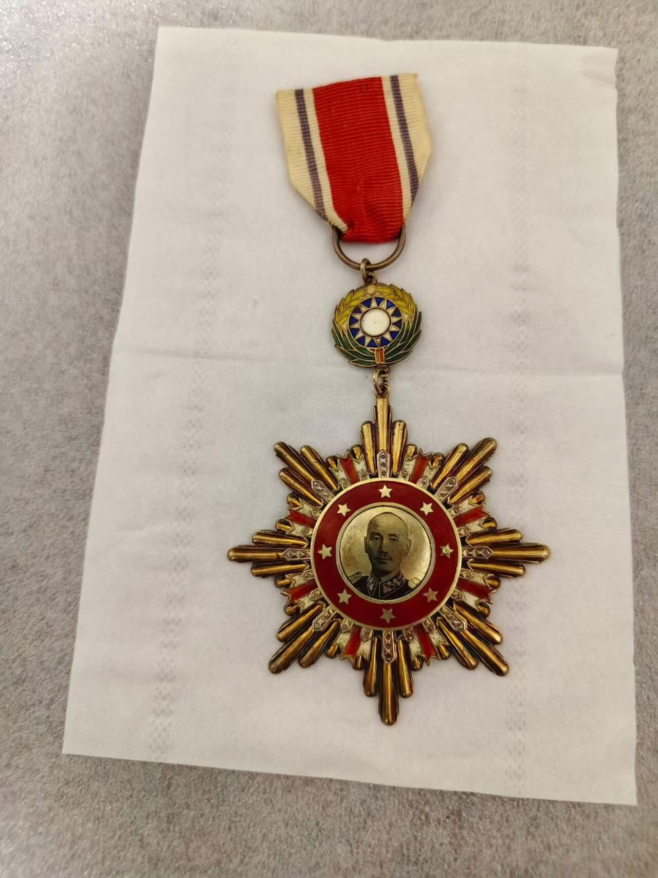 民国八年抗战胜利原绶带。证书不包含在内