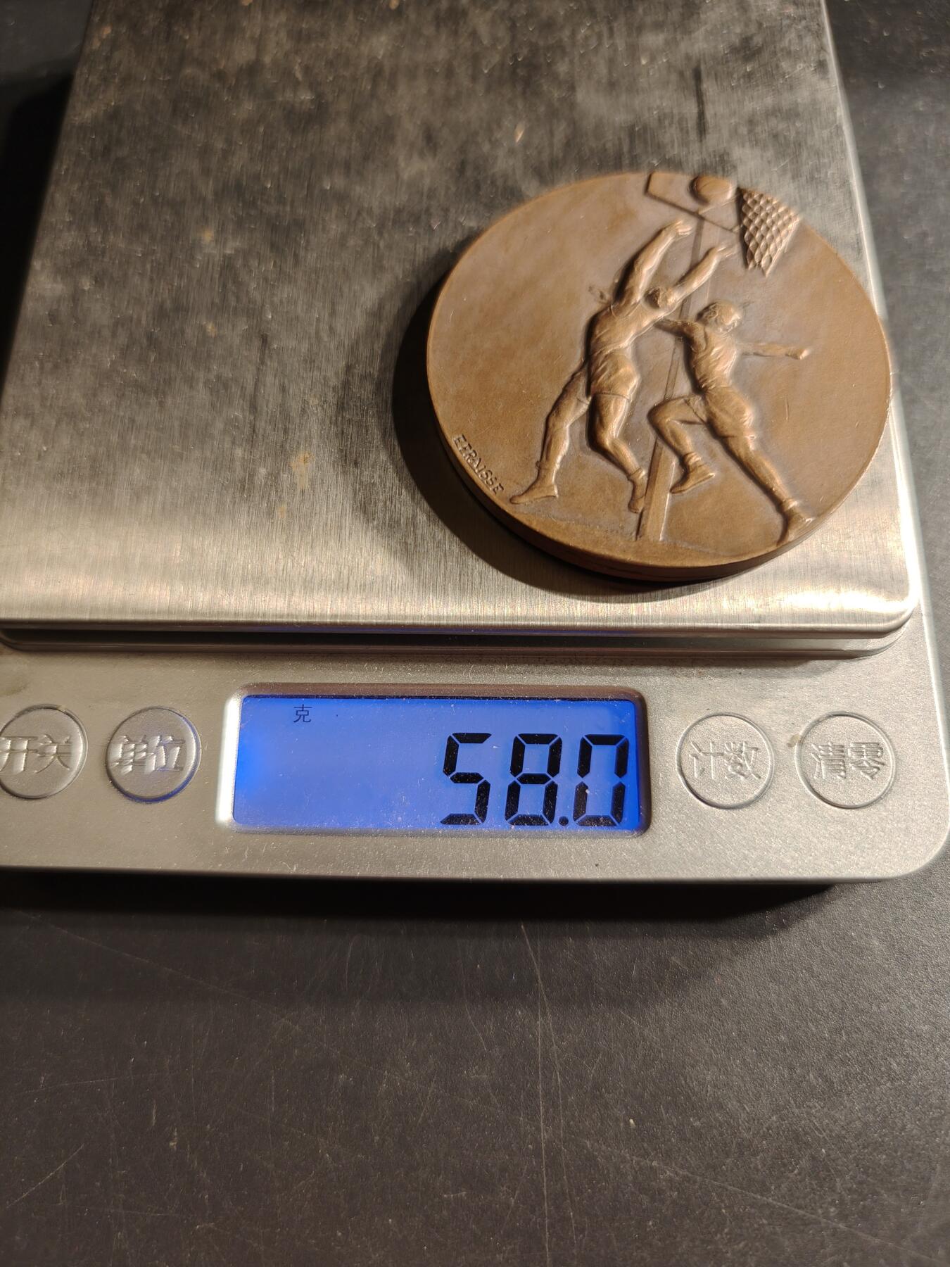 老王徽章第157期 法国篮球大铜章    直径50mm.   重量58g.     高浮雕