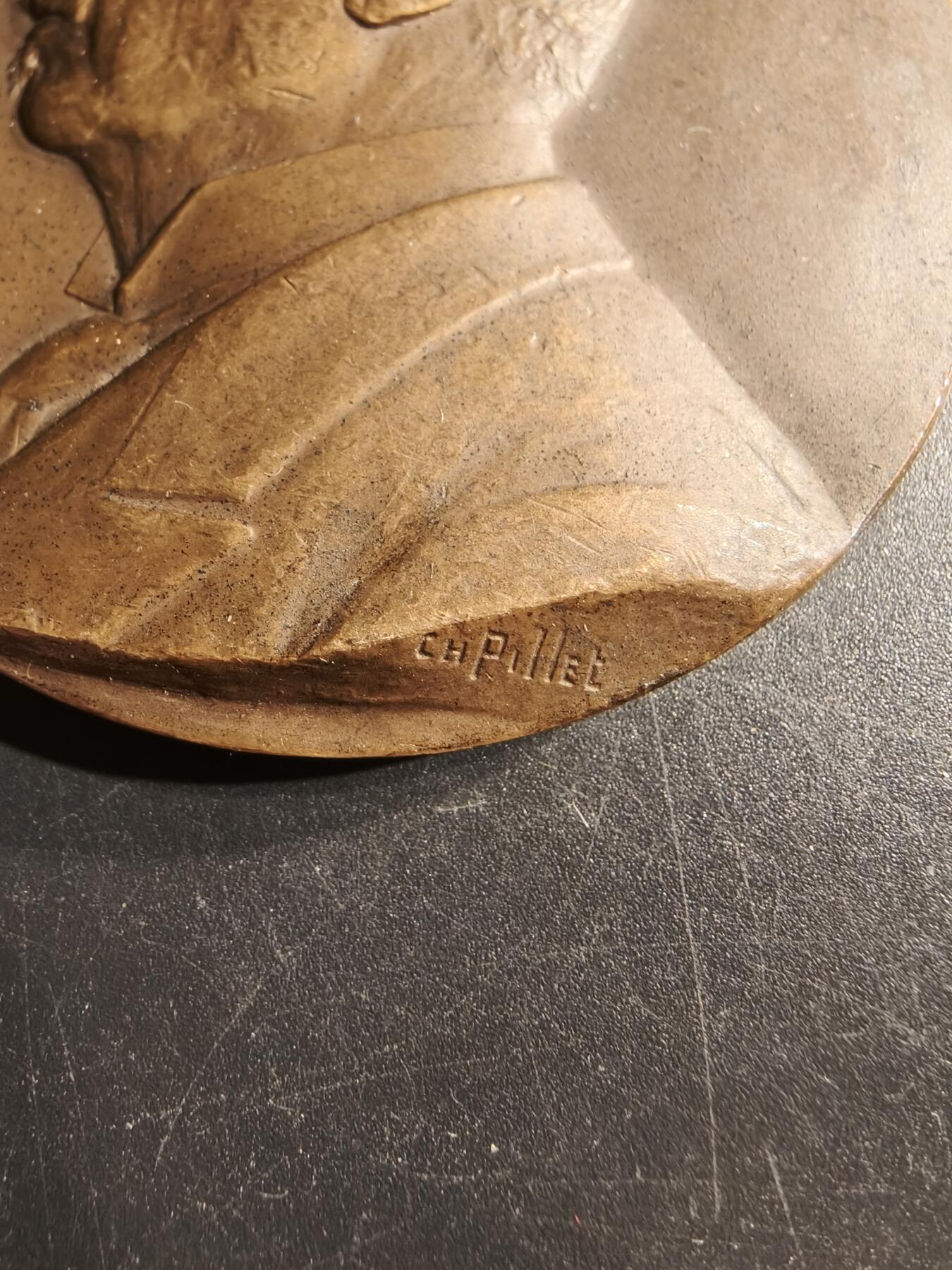 老王徽章第157期 法国外科医生路易斯·翁布雷丹大铜章     直径68mm.   重量139.7g.   大师皮列作品     高浮雕精美