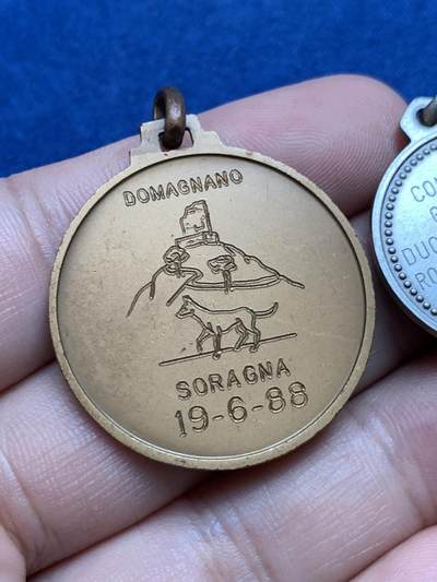 《竞宝斋》第429场 周日，周一，周二 3场连拍 （全场包邮） 两枚一组 圣马力诺高浮雕纪念章 直径分别为25mm，32mm；总重约20.15克，少见品种