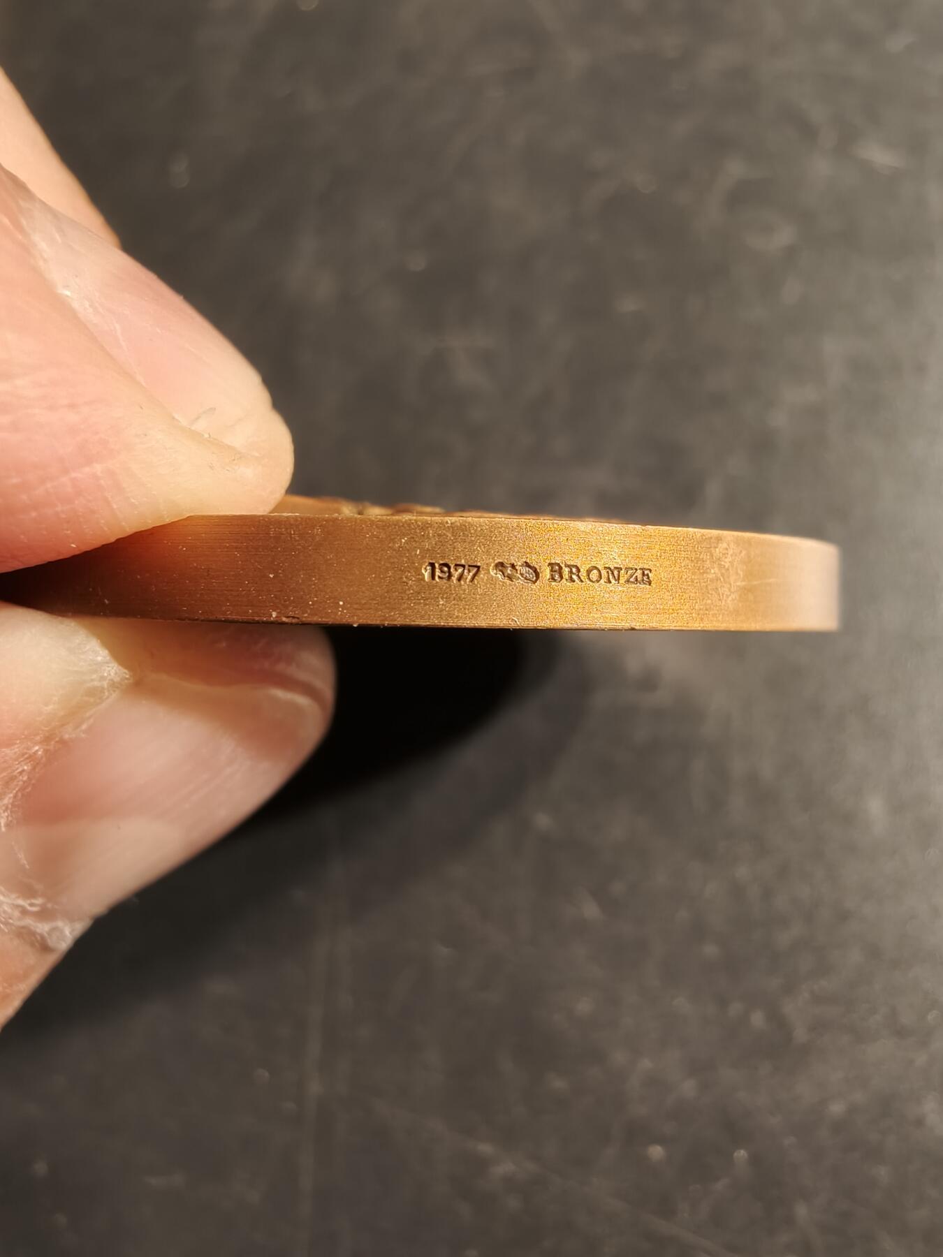 老王徽章第157期 法国著名作家让·德·拉封丹大铜章     直径41mm.   重量39g