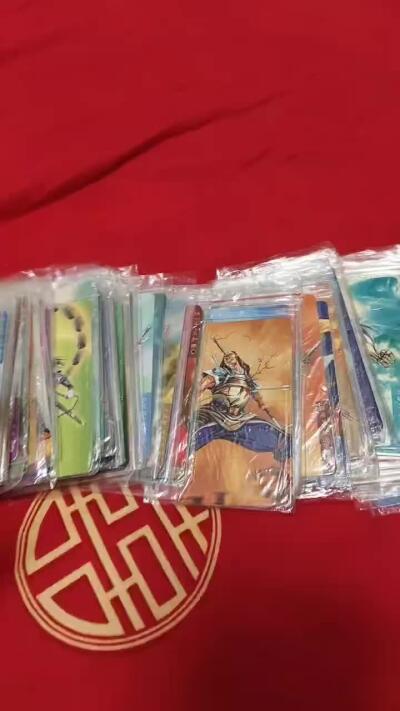 秋原瞳的小店第二十五期（持续收拍，时光冉冉，又是即将带走🍁🍁🍁飘落🌨️🌨️🌨️的季节，一大批好物正在路上，敬请期待） x特稀——小浣熊99版本原袋108，缺2张42.54.超级时代记忆的产品，品相我给打9.5分，除时代记忆自然发黄袋子，有几张是镀膜卡，小时候叫油卡，皮卡，江浙沪皖卡，展示若干，深吸一口气，还有当年面的气味