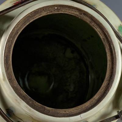 粉彩麒麟送子 人物图纹提梁壶 粉彩麒麟送子 人物图纹提梁壶