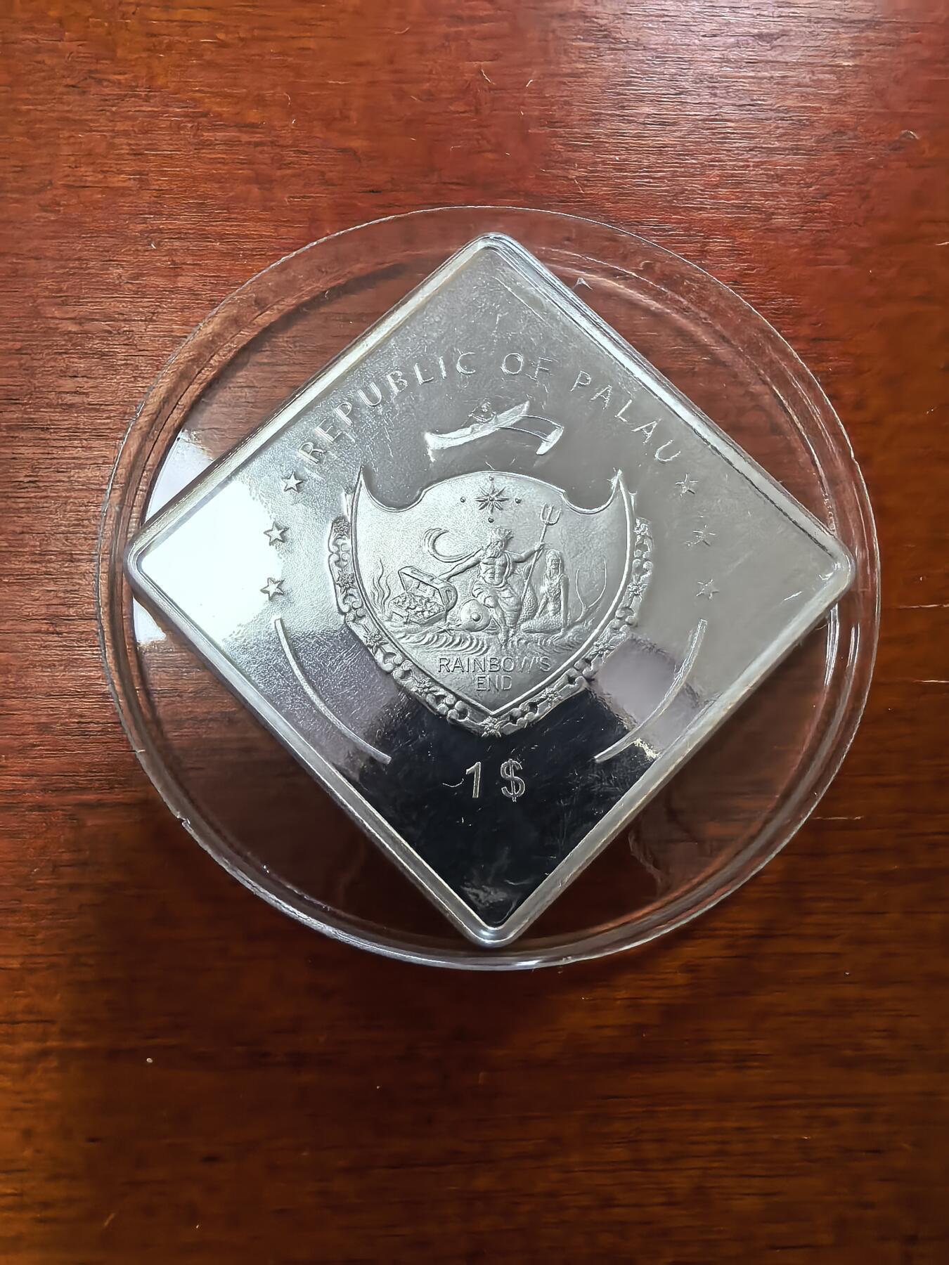 长老汇蛇年精选第六十四场拍卖 2009帕劳古罗马条顿堡森林战役2000年纪念之三武士1元方形彩色精制铜镀银币，2500枚