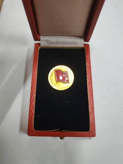 韵星假日拍卖第二十八期 -- Rimey Holidays Auction 28 - 民主德国共产党成立五十周年证章 带少见原皮盒 难度高仅给当时资历深的老党员