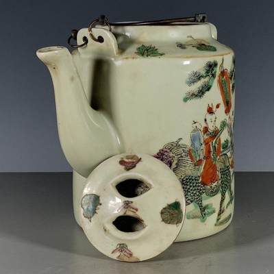 粉彩麒麟送子 人物图纹提梁壶 粉彩麒麟送子 人物图纹提梁壶