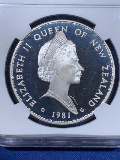《竞宝斋》第429场 周日，周一，周二 3场连拍 （全场包邮） NGC PF67UC 新西兰1981年1元皇家访问精制纪念银币 27.22g 925银 背面女王像较为独特的一版