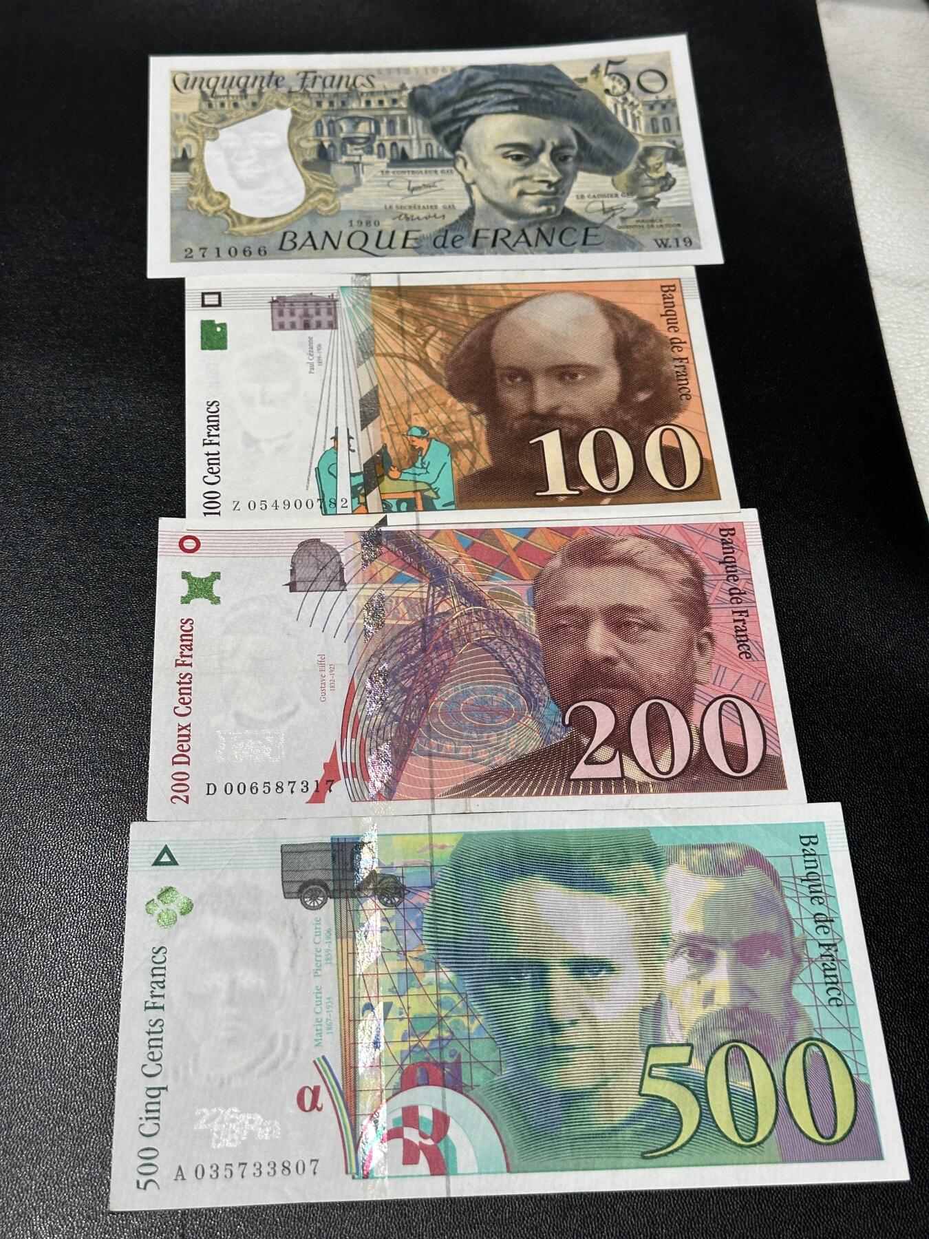 《外钞收藏家》第五百七十六期（精选场）（本平台长期征集拍品、欢迎藏友们联系合作） 法国2个版本四张一起 AU品相为主