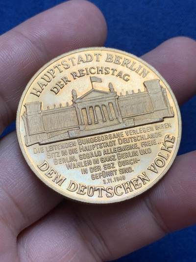 《竞宝斋》第429场 周日，周一，周二 3场连拍 （全场包邮） 德国柏林国会大厦纪念章 26.75克 39.8mm