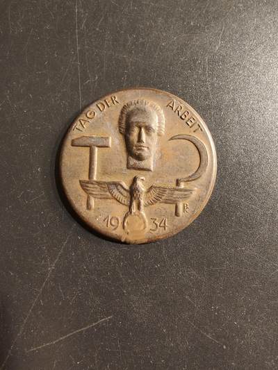 老王徽章第157期 - 德三1934五一劳动节证章