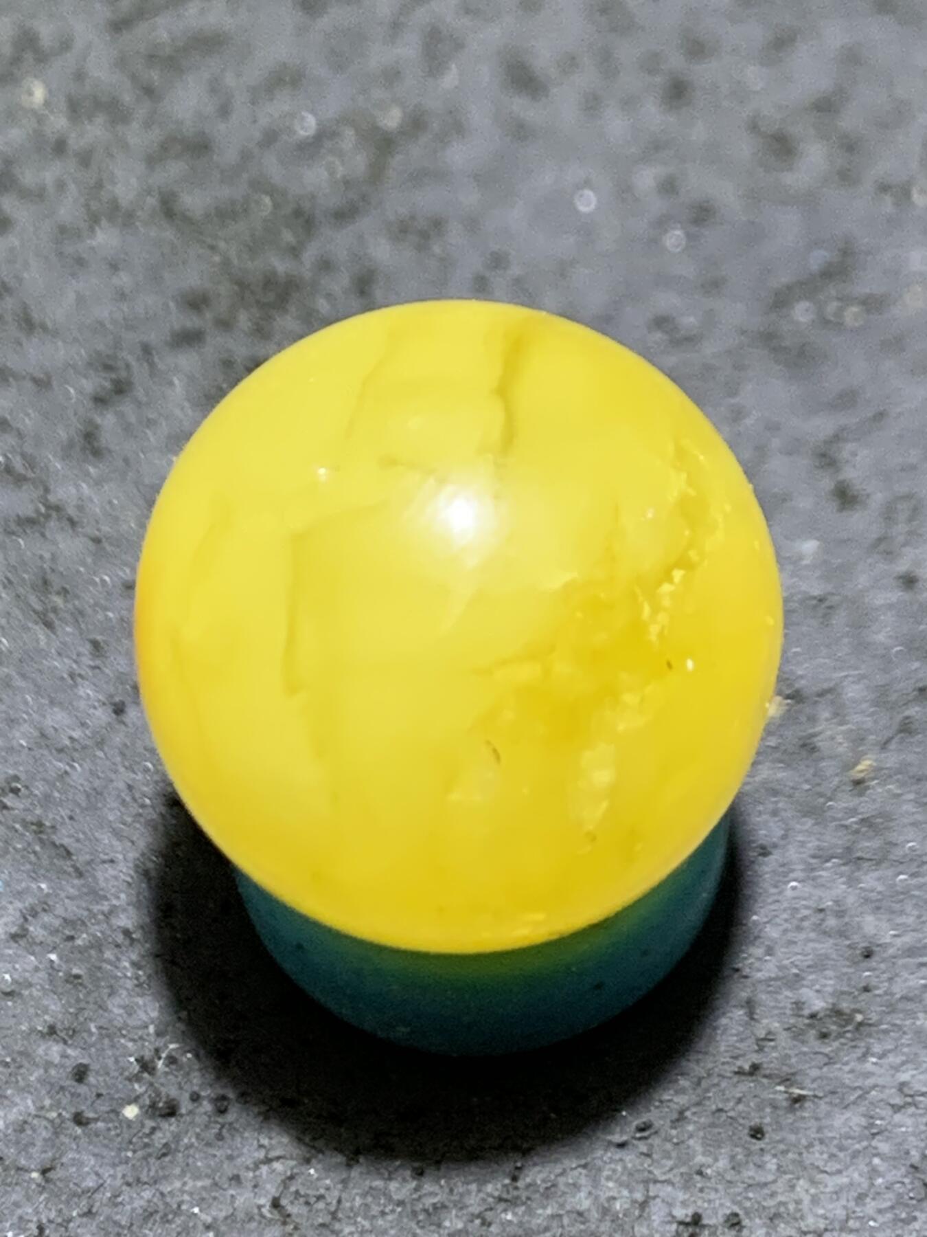 天然乌克兰原矿蜜蜡通货圆珠一颗，