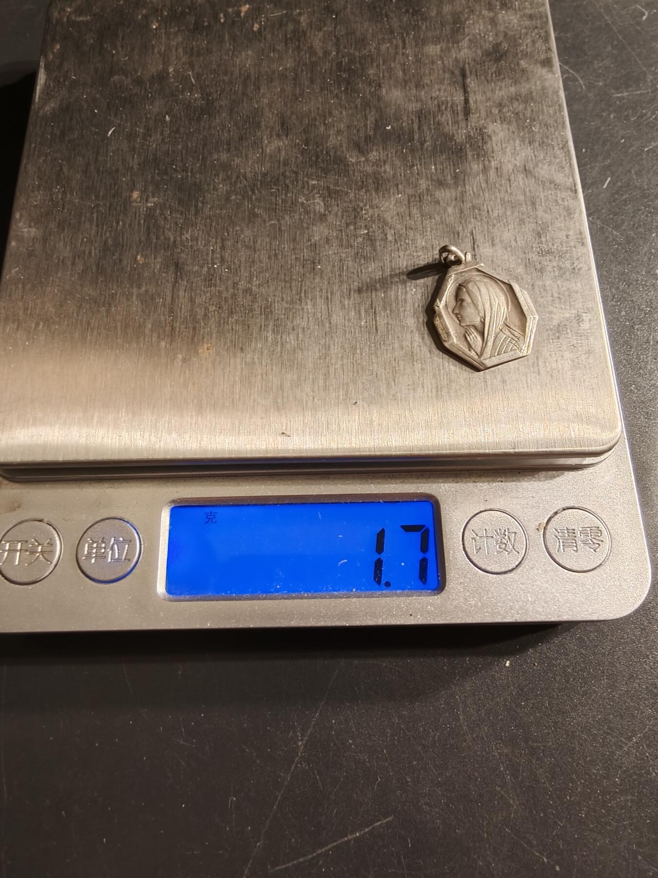 老王徽章第157期 法国天主教会纪念章.    银质1.7g