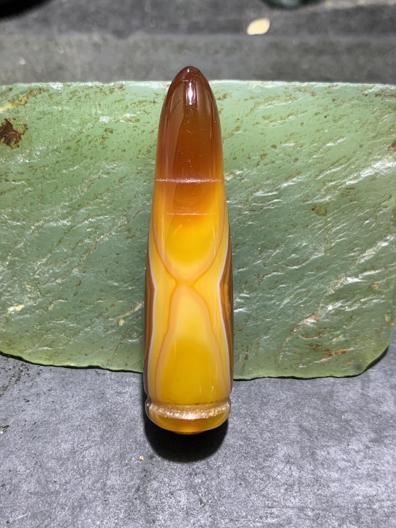缠丝玛瑙雕刻通货子 弹头吊坠一个，