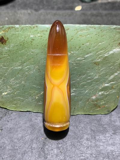 缠丝玛瑙雕刻通货子 弹头吊坠一个， - 缠丝玛瑙雕刻通货子 弹头吊坠一个，
