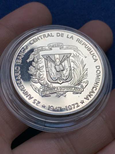 《竞宝斋》第429场 周日，周一，周二 3场连拍 （全场包邮） 多米尼加共和国1972年中央银行成立25周年1比索银币，26.7克，900银