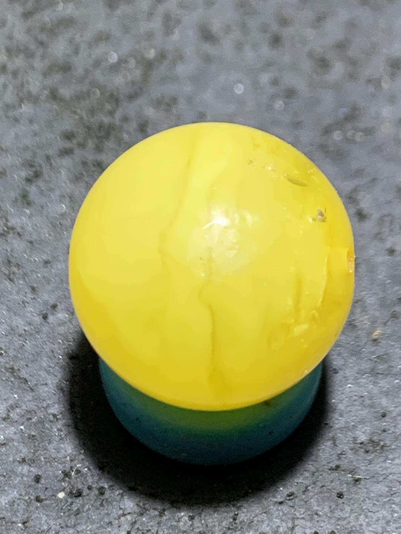 天然乌克兰原矿蜜蜡通货圆珠一颗，
