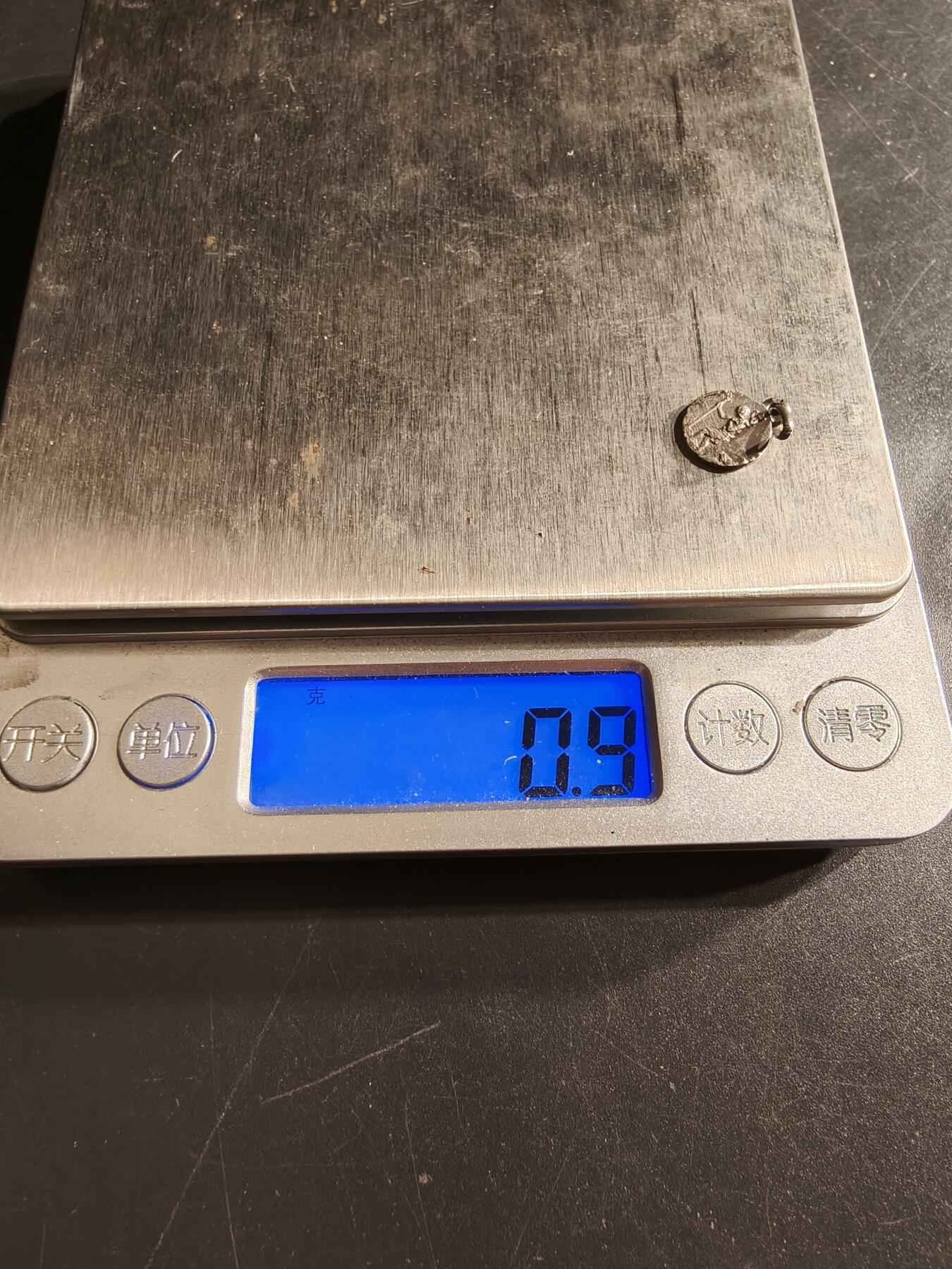 老王徽章第157期 法国天主教会纪念章.     银质0.9g