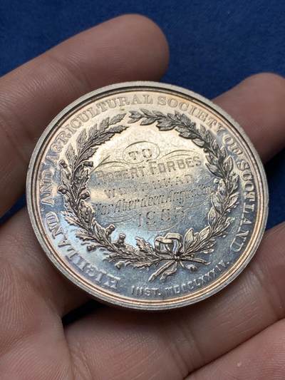 《竞宝斋》第429场 周日，周一，周二 3场连拍 （全场包邮） 1903年(刻字) 英国维多利亚高地农业协会奖章 纪念银章 45.6克 44.6mm