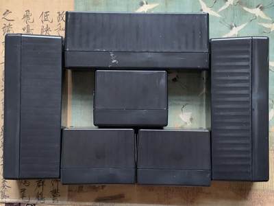 《竞宝斋》第429场 周日，周一，周二 3场连拍 （全场包邮） 六个一组 PCGS评级币正版黑色收纳盒 大号（每个可装20枚PCGS评级币）3个+ 小号（每个可装10枚PCGS评级币）3个，有使用痕迹，细节见图。