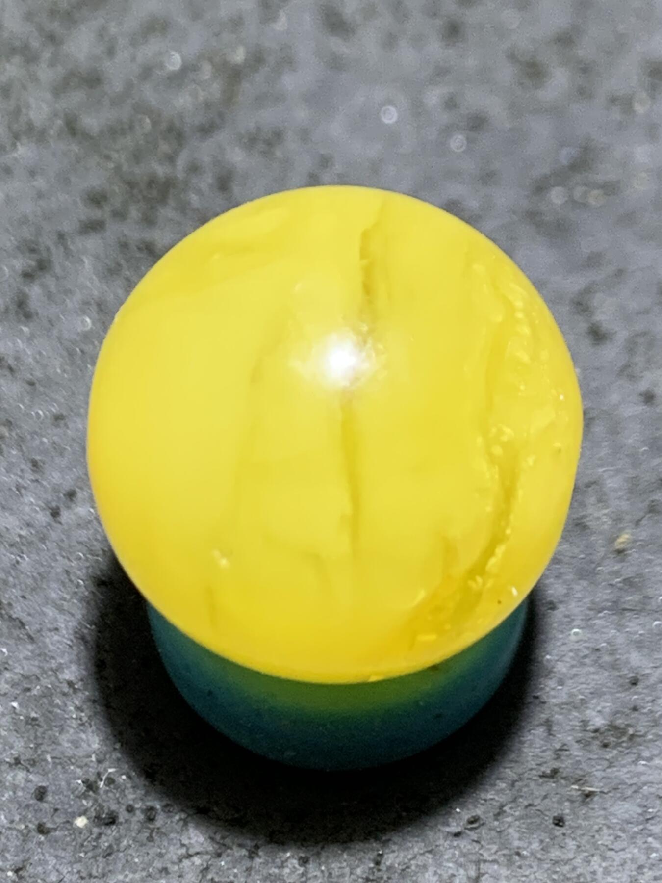 天然乌克兰原矿蜜蜡通货圆珠一颗，