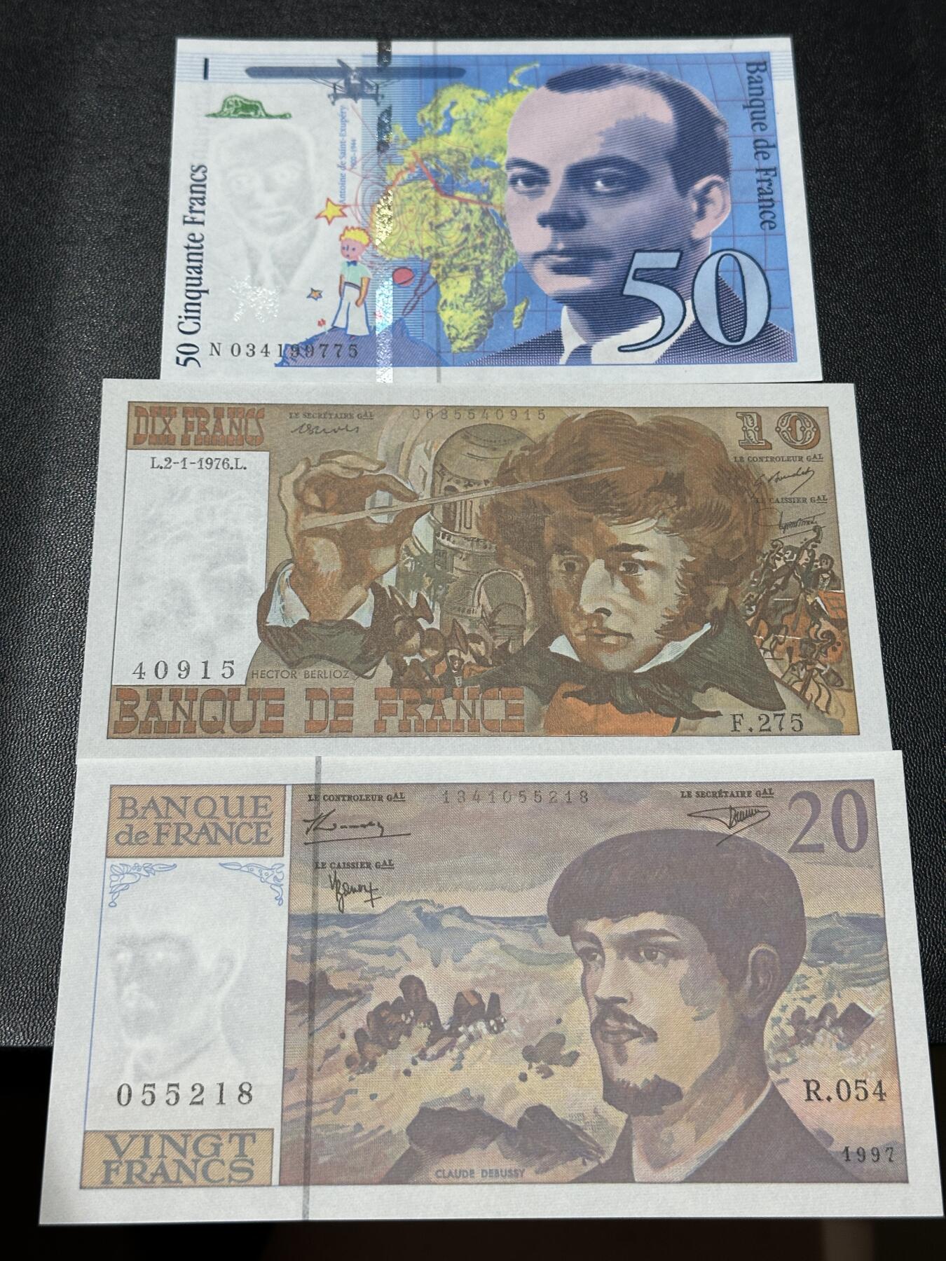 《外钞收藏家》第五百七十六期（精选场）（本平台长期征集拍品、欢迎藏友们联系合作） 法国2个版本 3张一起 全新 极轻微荧光瑕疵