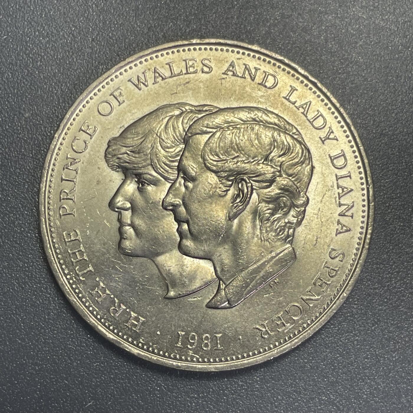 回流1019 英国🇬🇧1981年查尔斯王子和黛安娜王妃大婚纪念币 厚重