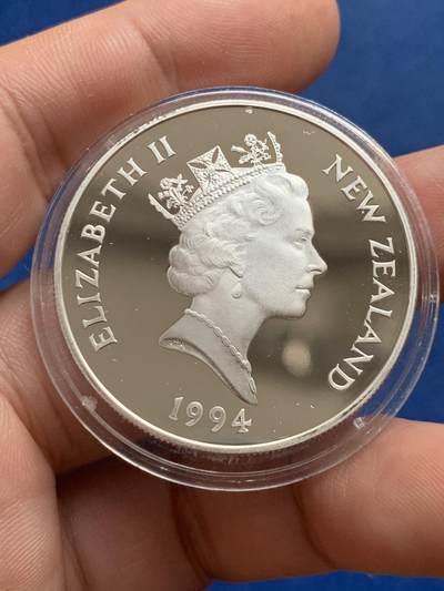 《竞宝斋》第429场 周日，周一，周二 3场连拍 （全场包邮） 新西兰 1994年 冬奥会滑雪 5元 精制银币