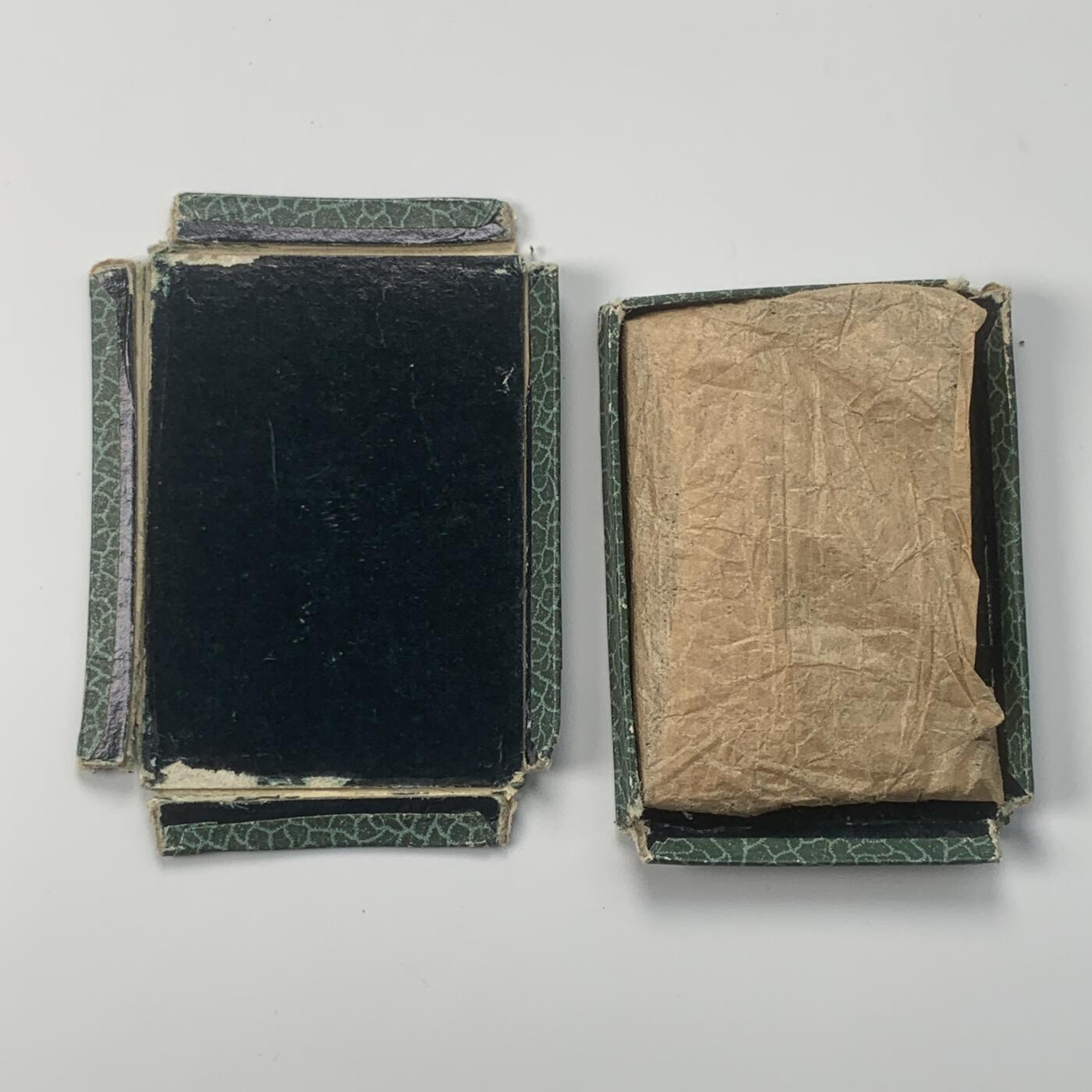 掌中浮雕-藏着的欧洲第038场 1931年法国宠物展纪念铜章，40*60mm，62g，原纸盒破损