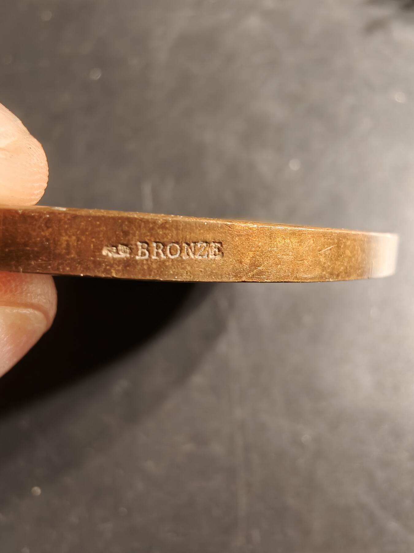 老王徽章第157期 法国巴黎1889世博会大铜章    路易博特名作     直径64mm.   重量105g