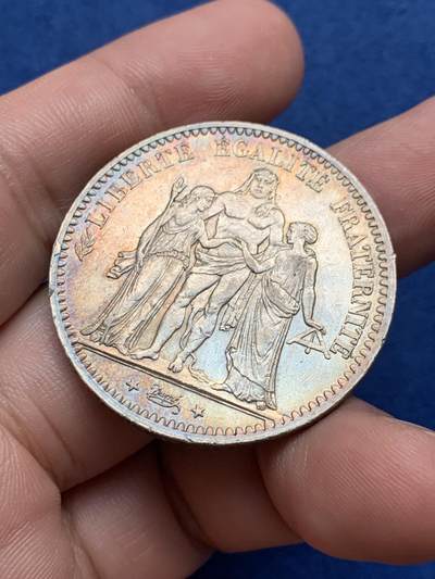 《竞宝斋》第429场 周日，周一，周二 3场连拍 （全场包邮） 法国1875年大力神5法郎银币 包浆带彩 细节也不错