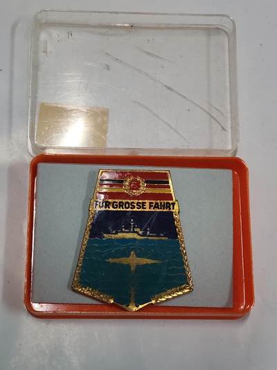 韵星假日拍卖第二十八期 -- Rimey Holidays Auction 28 - 民主德国远洋徽章 带原盒 非常少见