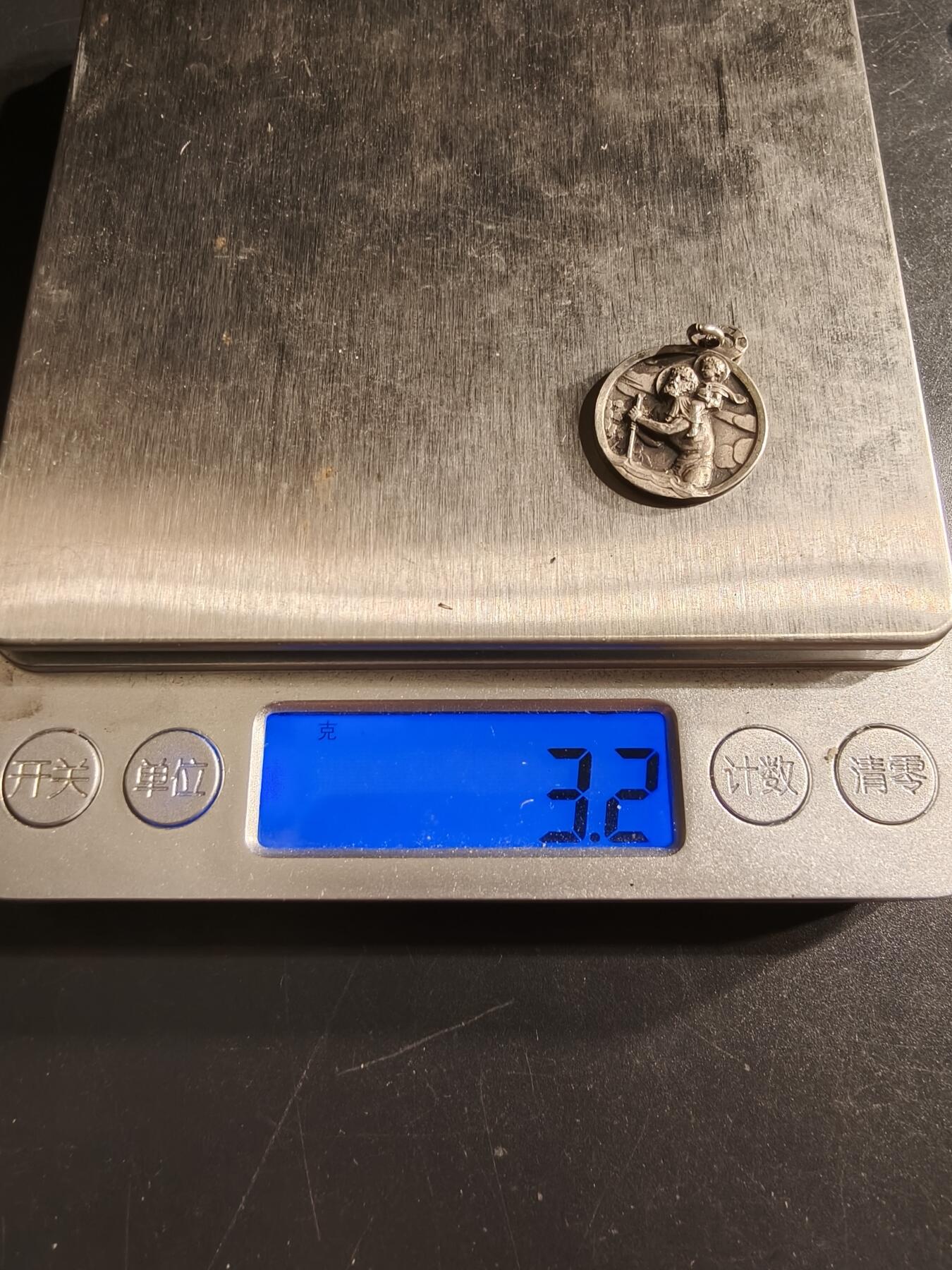 老王徽章第157期 法国天主教会纪念章.    银质3.2g
