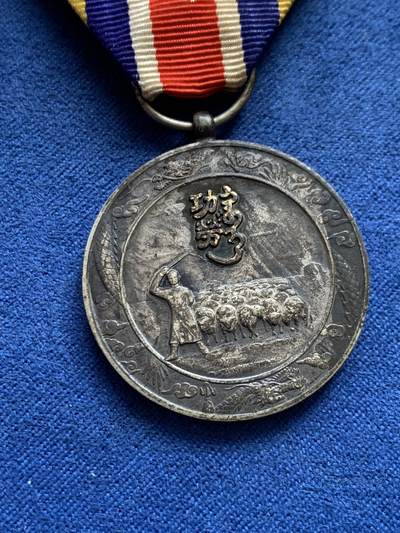 《竞宝斋》第429场 周日，周一，周二 3场连拍 （全场包邮） 肇建功劳章 总重约17.35克 细节见图