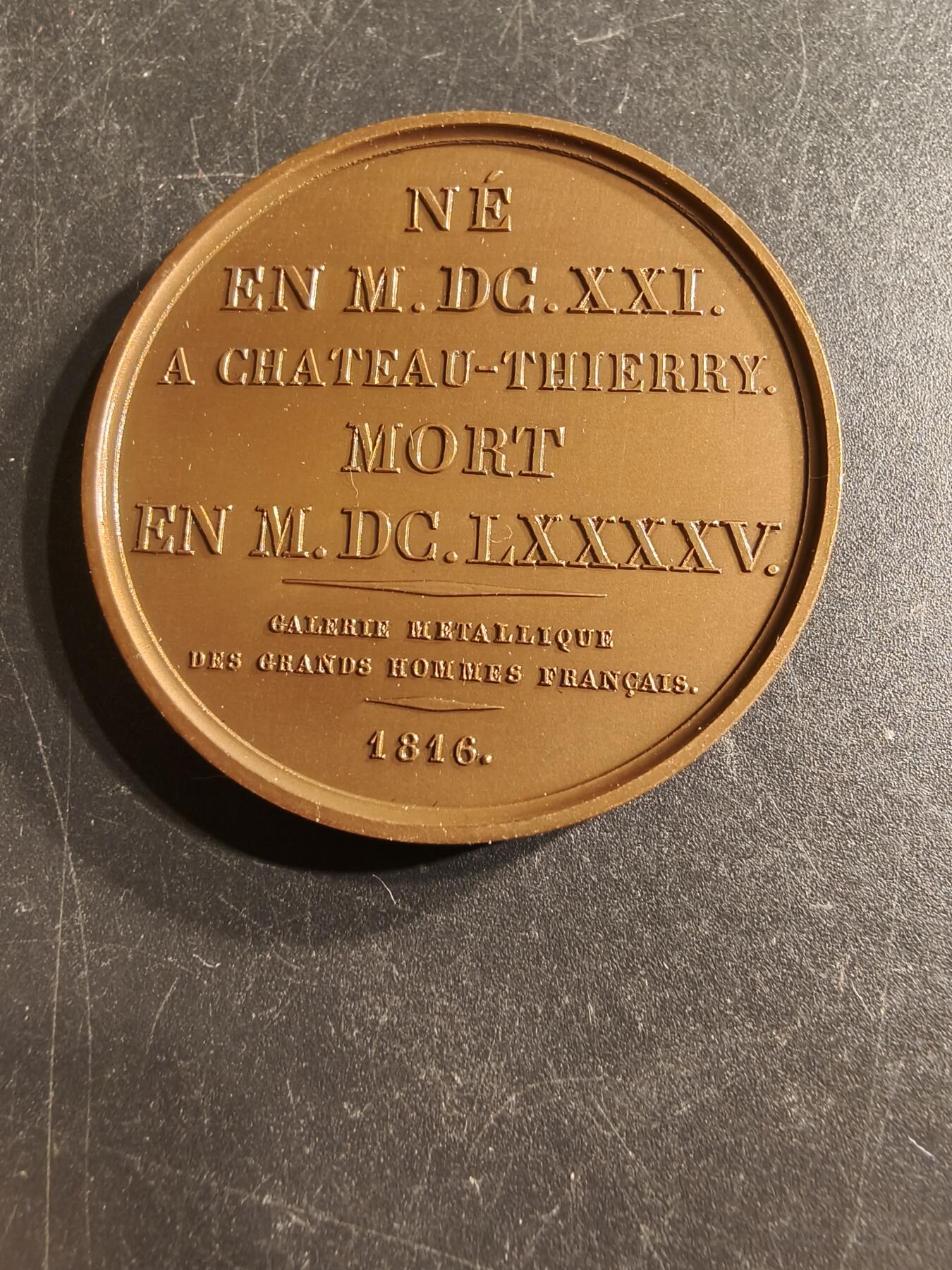 老王徽章第157期 法国著名作家让·德·拉封丹大铜章     直径41mm.   重量39g