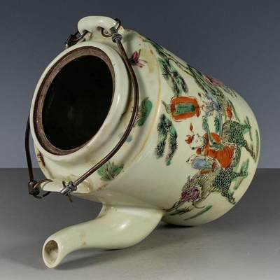 粉彩麒麟送子 人物图纹提梁壶 粉彩麒麟送子 人物图纹提梁壶