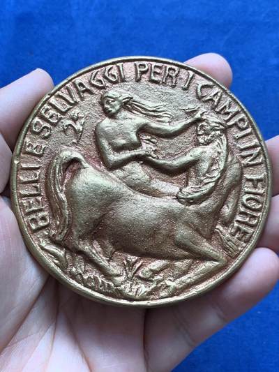 《竞宝斋》第429场 周日，周一，周二 3场连拍 （全场包邮） 人马造型 纪念章  266.9克 82mm 线条粗狂 高浮雕 大直径 重量达到了半斤