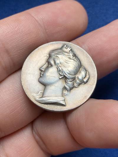 《竞宝斋》第429场 周日，周一，周二 3场连拍 （全场包邮） 瑞士1898年苏黎世射击节女神与狮子银章 8.7克 26.2mm 细节见图