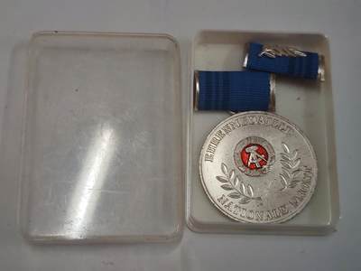 韵星假日拍卖第二十八期 -- Rimey Holidays Auction 28 - 民主德国国国民阵线荣誉奖章 带原盒略