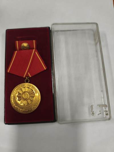 韵星假日拍卖第二十八期 -- Rimey Holidays Auction 28 - 民主德国特级三等内务部武装力量忠诚服役奖章 带原盒略