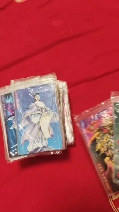 秋原瞳的小店第二十五期（持续收拍，时光冉冉，又是即将带走🍁🍁🍁飘落🌨️🌨️🌨️的季节，一大批好物正在路上，敬请期待） x特稀——小浣熊99版本原袋108，缺2张42.54.超级时代记忆的产品，品相我给打9.5分，除时代记忆自然发黄袋子，有几张是镀膜卡，小时候叫油卡，皮卡，江浙沪皖卡，展示若干，深吸一口气，还有当年面的气味