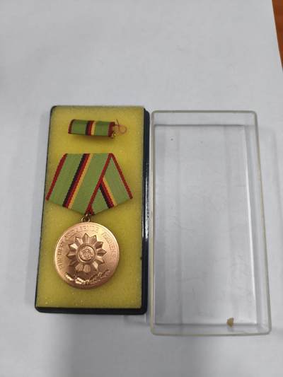 韵星假日拍卖第二十八期 -- Rimey Holidays Auction 28 - 民主德国铜级内务部功绩奖章 带原盒略